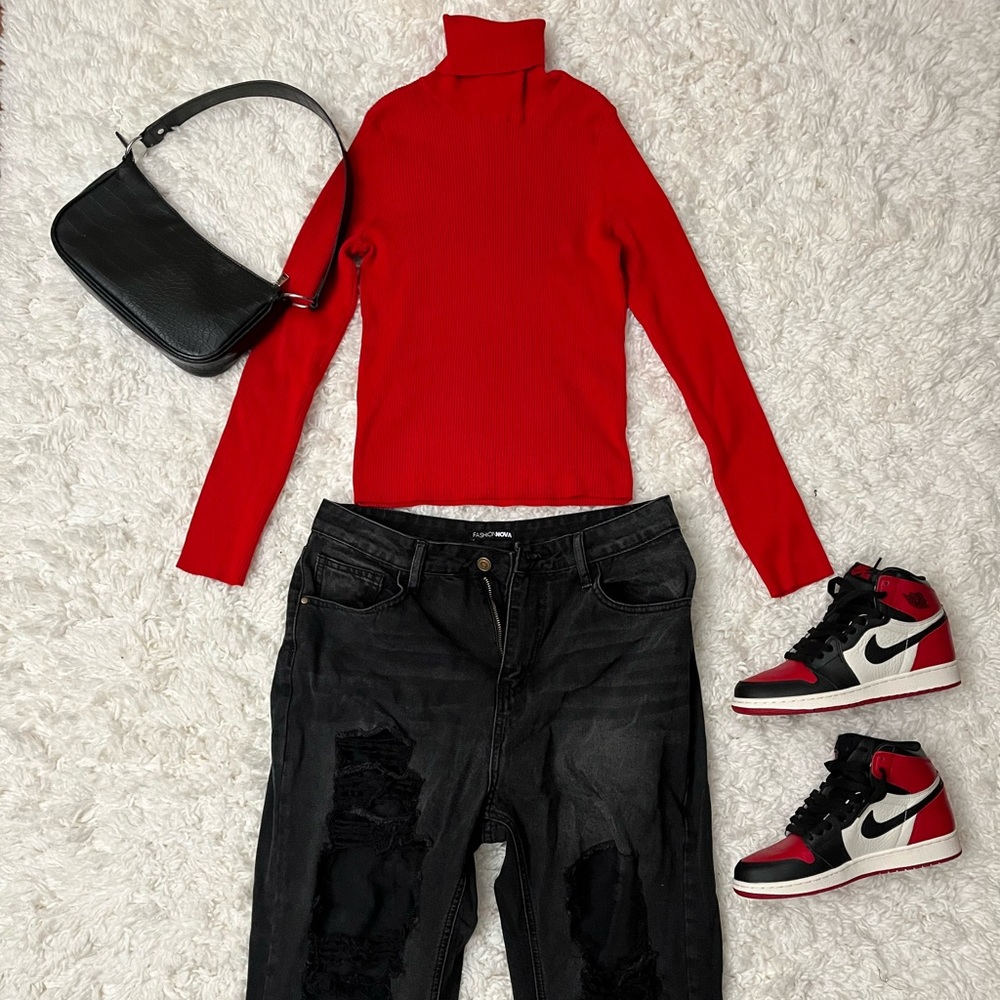 H&M red ribbed turtle neck sweater